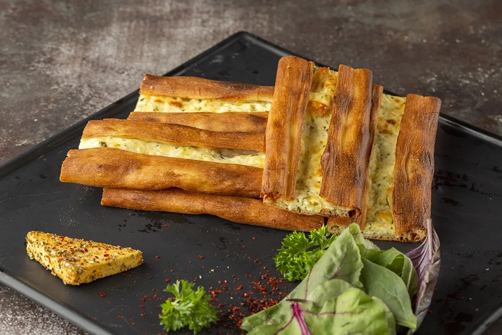 Karışık Peynirli Pide